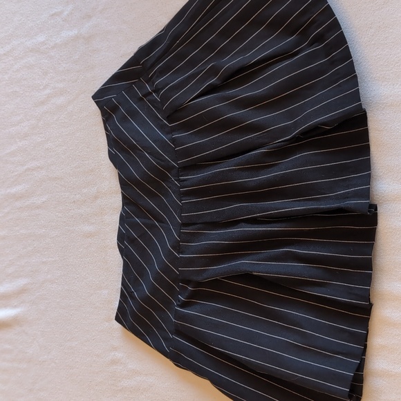 Forever 21 black pinstripe mini skirt size 10 - Picture 2 of 3